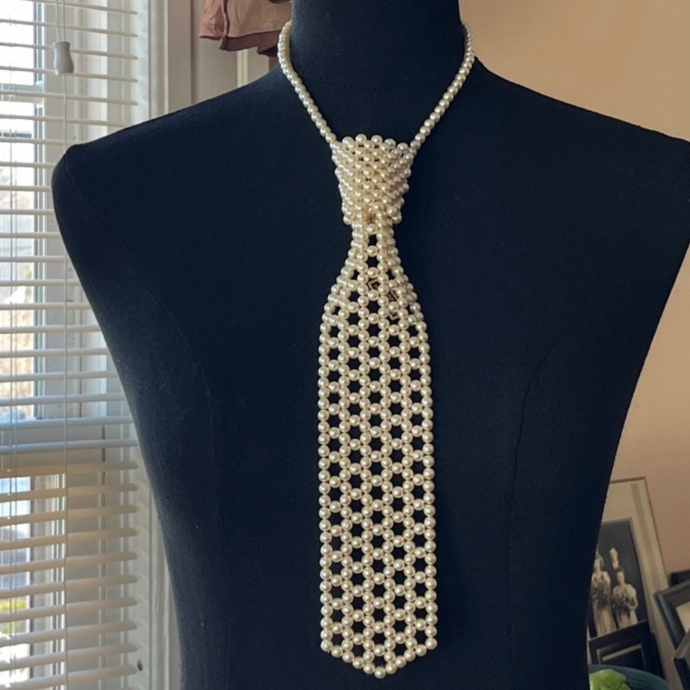 Vintage Faux Pearl Tie Necklace
